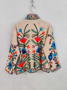 Chaqueta Bomber Suzani Bohemia Bordada a Mano, Estilo Clásico, Reversible, Transpirable y Ecológica, de Manga Corta - Product Image 6