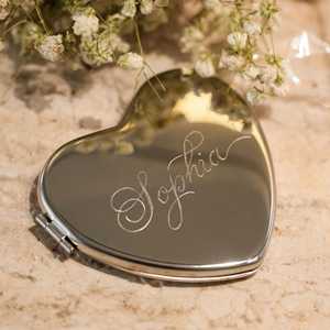 Miroir de maquillage personnalisé en argent en forme de cœur, sculpté à la main, cadeau pour demoiselle d'honneur, cadeau pour la Saint-Valentin - Product Image 2