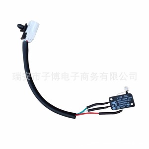 สวิตช์ไฟเบรก Tianlong รุ่น 3750410-C0101 สำหรับอะไหล่ทดแทนรถ Tianlong - Product Image 2