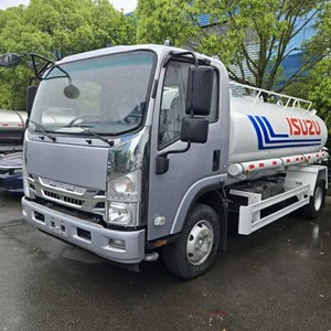 Camión Cisterna de Agua ISUZU para Limpieza de Carreteras, Precio de Fábrica, en Venta - Product Image 4