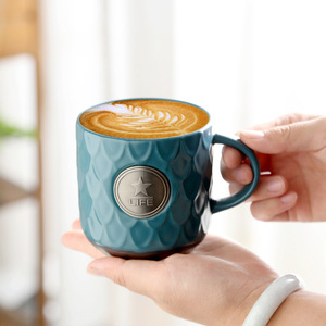 Taza de Cerámica con Diseño de Escamas de Pavo Real, 301-400 ml, Resistente al Calor, Ideal para Regalos - Product Image 3