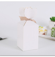 Boîte à dragées créative en papier kraft blanc avec vase en forme de queue de poisson et décoration en ruban pour l'emballage de dragées de mariage