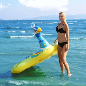 Île flottante gonflable en forme de paon pour piscine - Product Image 2