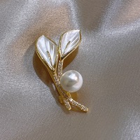Hermosos Broches de Flores de Perlas, Broches de Diseño Personalizados de Aleación Chapada en Oro con Cristales de Estrás para Mujer