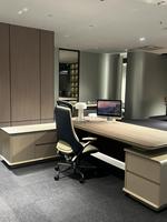 Conjunto de Escritorio Ejecutivo para CEO con Gran Espacio de Almacenamiento, Diseño Moderno y Minimalista, Espacio de Trabajo para Director