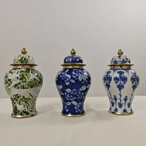 Günstige Retro Luxus vergoldete Kanten blau und weiß Porzellan Ingwer glas mit Deckel chinesischen Stil Wohnkultur
