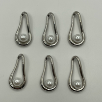 Vente en gros de cadres en alliage de zinc en forme de goutte d'eau avec imitation de perles, accessoires anti-corrosion pour chaussures, sous-vêtements, artisanat du cuir