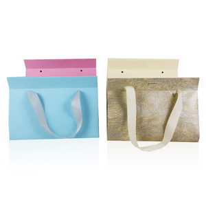 Sac cadeau en papier triangulaire de nouvelle conception, sac à main en carton de haute qualité, boîte d'emballage de bijoux exquise - Product Image 4