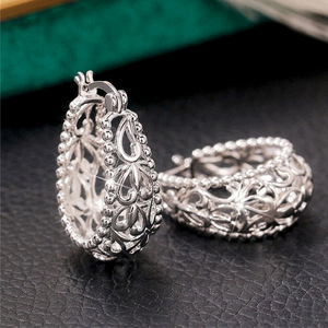 Vintage Hollow Floral <b>Ear</b> <b>Cuff</b> for Women Elegant Party Style Daily Wear <b>Ear</b> Accessory Fashion Outfit Jewelry Style - Product Image 1