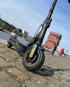Nuevo Scooter Eléctrico 2023 de 1000W con Doble Motor, 15Ah, 35km/h, 70km de Autonomía, Tipo Inteligente, 120kg, Segway - Product Image 6