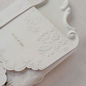 Suite d'invitations de mariage en relief et dorées, ensemble complet personnalisé pour la fourniture B2B - Product Image 1