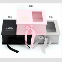Boîte cadeau personnalisée en forme de livre avec fenêtre coulissante transparente, doublure en éponge, motif rose en relief – Cadeau d'anniversaire créatif