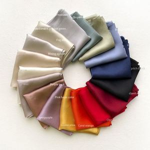 Écharpe carrée unie multifonctionnelle personnalisée en soie de mûrier 100 % de luxe, style décontracté d'été pour femme - Product Image 1