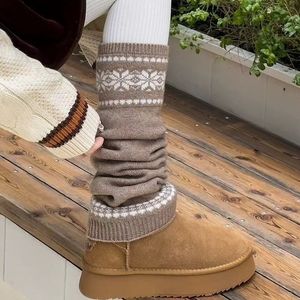 Calcetines de mujer Fair Isle para otoño e invierno, de punto holgado con patrón de copo de nieve, calentadores de pantorrillas grises térmicos - Product Image 1