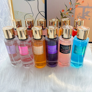 Ensemble de lotion pour le corps <span class=keywords><strong>et</strong></span> brume corporelle <span class=keywords><strong>Victoria</strong></span> <span class=keywords><strong>Secret</strong></span> Aqua Kiss Original <span class=keywords><strong>Parfum</strong></span>é pour femmes, 250 ml de spray <span class=keywords><strong>et</strong></span> 236 ml de crème lotion - Product Image 3
