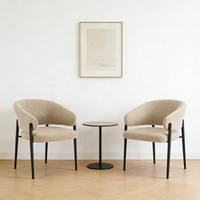 Chaise d'appoint moderne en bouclette avec dossier incurvé et accoudoirs circulaires