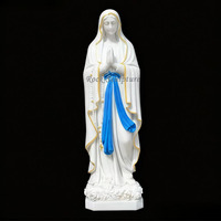 Statue de la Vierge Marie en marbre naturel célèbre grandeur nature dans la décoration de l'église catholique