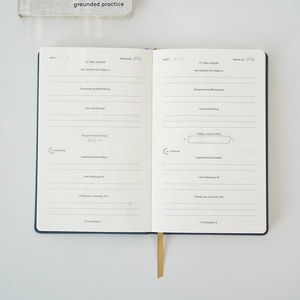 Monogramme Journal Dieu Spirituel Premium Blanc Gratitude Néonatale Lin Couverture Affirmations Manifestation Journal Cahier - Product Image 6