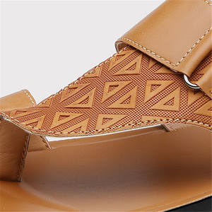 Nouveaux modèles 2026 de tongs pour hommes, design sportif et tendance, léger, en cuir, pantoufles pour <span class=keywords><strong>homme</strong></span>, prix bas, vente en gros, grande taille <span class=keywords><strong>48</strong></span> - Product Image 3