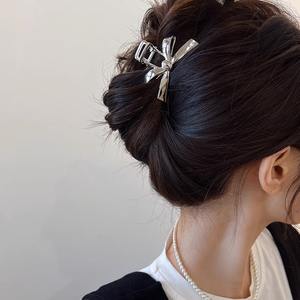 กิ๊บติดผมโลหะรูปโบว์ขนาดเล็กสุดหรูสำหรับเด็กผู้หญิง กิ๊บติดผมรูปหัวใจมินิสุดหรู เครื่องประดับผมสำหรับผู้หญิง - Product Image 1