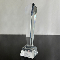 Trophée en cristal gravé en forme de pentagone MH-J0692