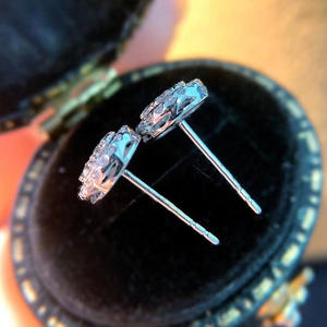 E1274 Orecchini in oro bianco con diamanti, taglio rotondo brillante, colore G, diamanti naturali, classici da donna per l'uso quotidiano - Product Image 6