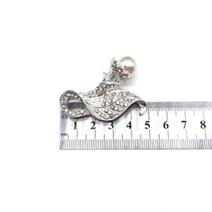 Broche elegante de cristal pérola marfim com strass, vestido feminino de 5 cm, decoração de festa de casamento, presente de noivado, joia de liga infantil
