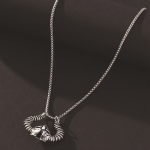 Collar con Colgante de Casco de Acero Inoxidable, Plata Antigua, Cadena Unisex, Joyería de Clavícula, Accesorio de Moda - Product Image 1