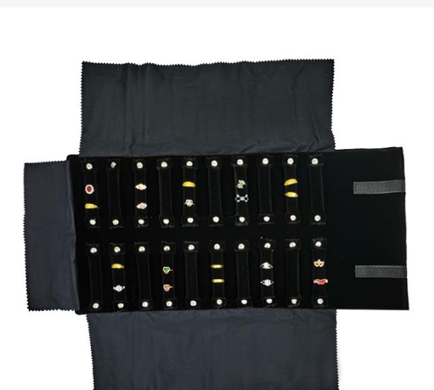 Esterno in pelle PU + interno in velluto Anelli