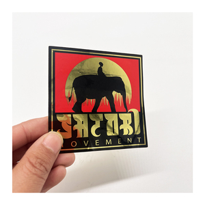 Toptan Özel Fırçalanmış Gümüş Etiket Altın Kabartmalı Folyo Etiket Özel Gümüş Kesim Lüks Etiketler - Product Image 1