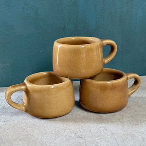 Tasses en céramique de grès de qualité supérieure, faites à la main, cuite à haute température, couleur jaune moutarde, avec poignée, capacité 80 ml, compatibles four et micro-ondes, finition lisse - Product Image 1