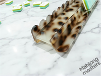 Support de Mahjong Moderne de Luxe en Acrylique Effet Écaille de Tortue Clair de 20 Pouces |   Conception pliable, équipée d'étagères magnétiques