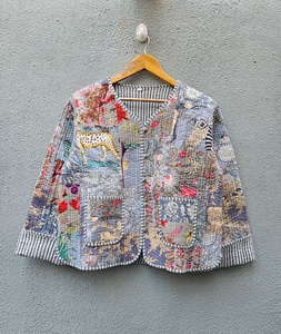 Chaqueta de Algodón Acolchada con Estampado Floral Hecho a Mano, Estilo Étnico con Botones al Frente para Mujer, Elegante y a Excelente Precio - Product Image 3