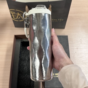 Thermos en titane de luxe, conservation de la chaleur sur le long terme, léger, minimaliste, tasse isolée - Product Image 1