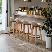 Tabouret de bar moderne et simple de style nordique en bois massif avec finition en cuir, pivotant, pour salle à manger et salon