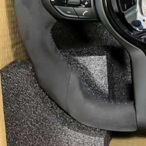Volante de Coche Personalizado OEM con Costuras en M, Completamente en Gamuza Negra, para <span class=keywords><strong>BMW</strong></span> 2013 2012 2015 F90 328i <span class=keywords><strong>Xdrive</strong></span> 540i X3m F97 F10 535 - Product Image 4