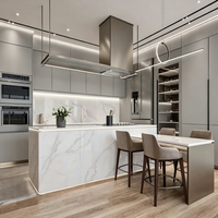 Cuisine modulaire de style moderne, appareils électroménagers encastrés, panneaux en mélamine écologiques, armoires de cuisine complètes, évier laqué blanc