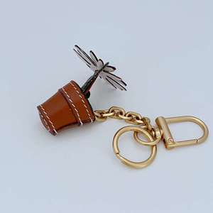 Lovely Daisy Potted <b>Plant</b> Leather Keychain Realistic Flower <b>Pot</b> Design Delicate Bag Charm Fresh Gift for Her - Product Image 4