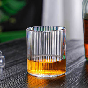 Vaso de Whisky de Plástico de 9.5oz con Logotipo Personalizado, Sin Pedido Mínimo, Irrompible, Reutilizable, con Diseño Acanalado, para Bar, Fiestas y Eventos - Product Image 1