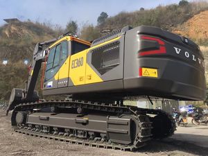 Excavadora de cadenas Volvo EC360 de 36 toneladas con cazo de excavación, equipo pesado usado - Product Image 1