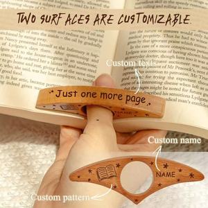 Marcador de Libros de Madera con Presión de Pulgar, Portátil, Retro, Personalizable con Texto, Nombre, Patrón, Ayuda para la Lectura - Product Image 1