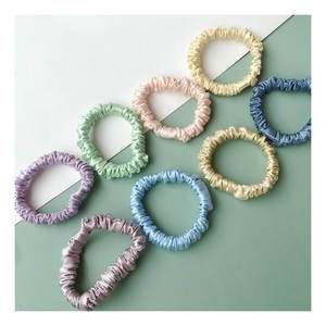 महिलाओं के लिए लक्जरी 100% 6 ए सिल्क स्क्रैंचिस 30 मीटर/मीटर हेयर बैंड - Product Image 1