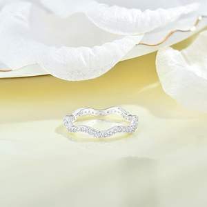 Anillo Apilable de Plata de Ley 925 con Circonita Deloach, Anillo de Compromiso Delgado, Joyería de Regalo para Mujeres y Enamorados - Product Image 3