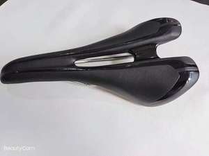 Fibra de carbono <span class=keywords><strong>MTB</strong></span>/Sillín de <span class=keywords><strong>bicicleta</strong></span> de carretera Cojín de asiento de <span class=keywords><strong>bicicleta</strong></span> transpirable hueco para hombres y mujeres - Product Image 3