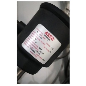 Vanne à siège incliné Asco 1/2 po FNPt x FNPt pneumatique à deux voies en acier inoxydable pour usage général - Product Image 1