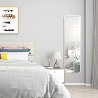 Miroir sur pied de luxe à cadre métallique fin et moderne, avec coins arrondis, éclairage LED intégré et interrupteur tactile, écologique