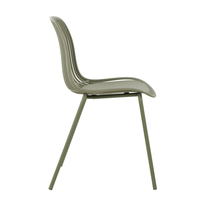 Chaise en plastique PP vert empilable confortable avec pieds en métal