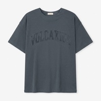 T-shirt en coton épais 235 GSM avec patchs appliqués et broderies personnalisées, style streetwear premium, coupe oversize à épaules tombantes