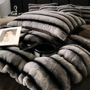 Vendita Diretta dal Produttore: Set di Quattro Pezzi in <span class=keywords><strong>Velluto</strong></span> di Latte Spesso e Caldo per Lenzuola e Copripiumini Matrimoniali - Product Image 2