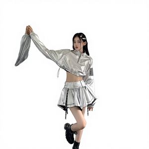 Completo da Donna per Danza Jazz e Street Dance: Felpa Corta a Maniche Lunghe in Cotone Argento e Gonna a Vita Alta - Product Image 1